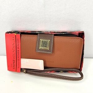 Stone Mountain Accessories Brown Leather‎ Wallet. P173